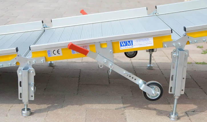 4 piedi in appoggio a terra